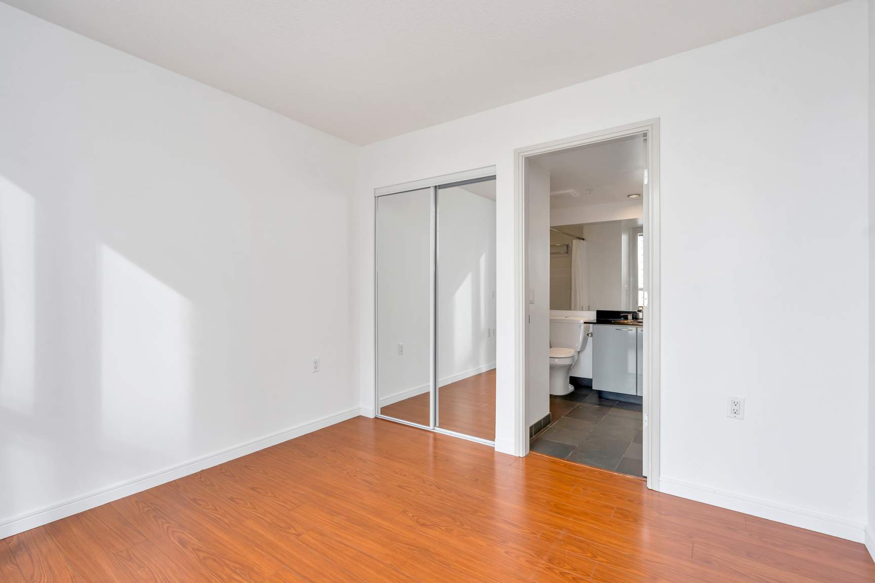 1068 Hornby St - Photo 18