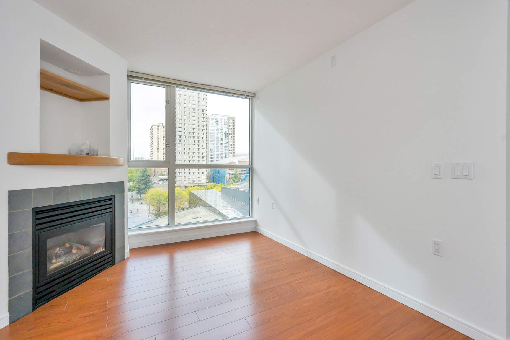 1068 Hornby St - Photo 8