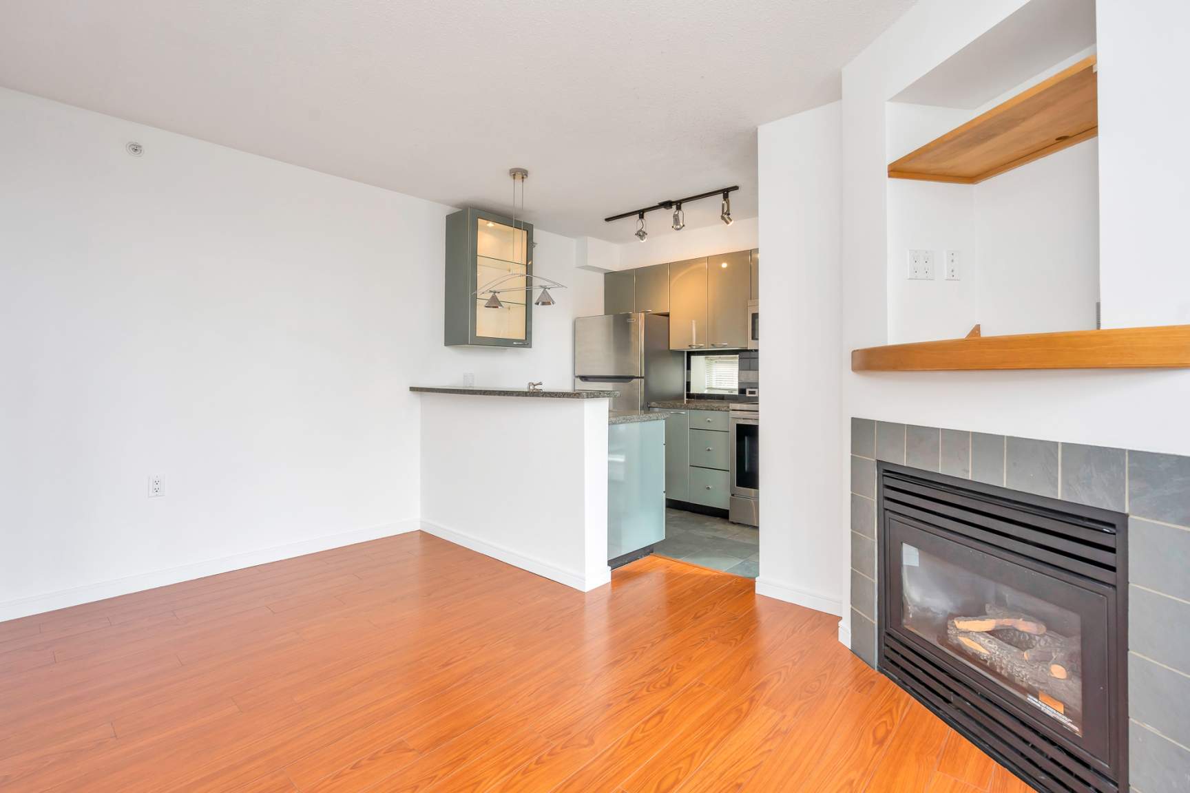 1068 Hornby St - Photo 6
