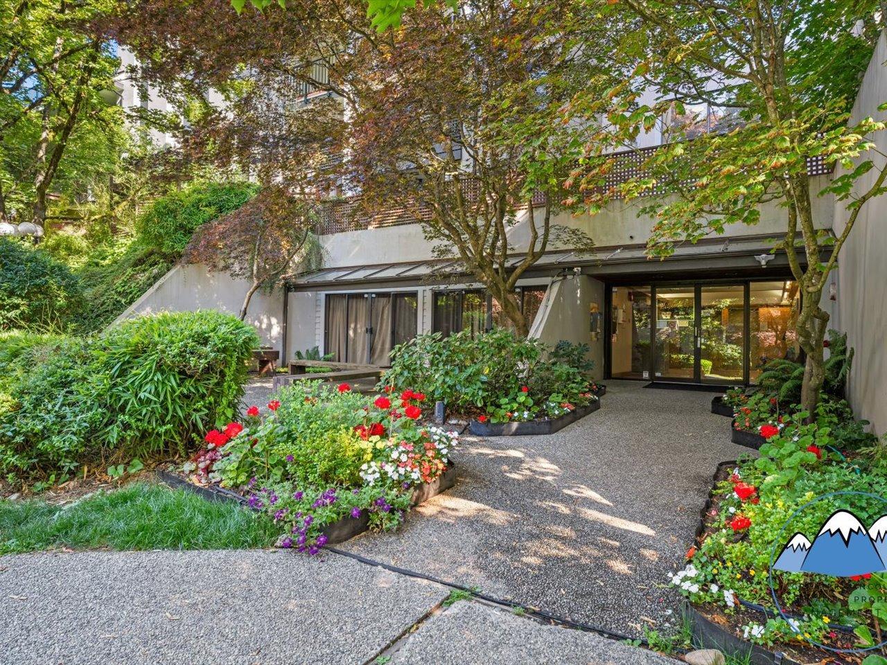 1945 Woodway Place, Burnaby - Photo 46