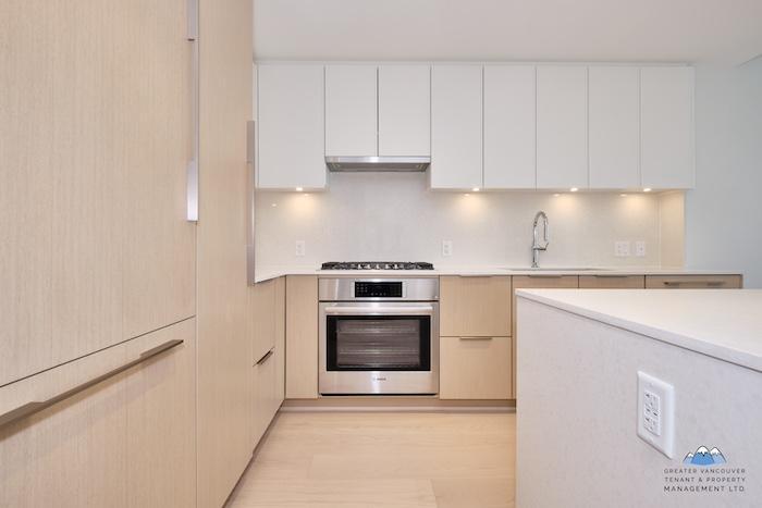 128 15th st w, North Vancouver - Photo 2