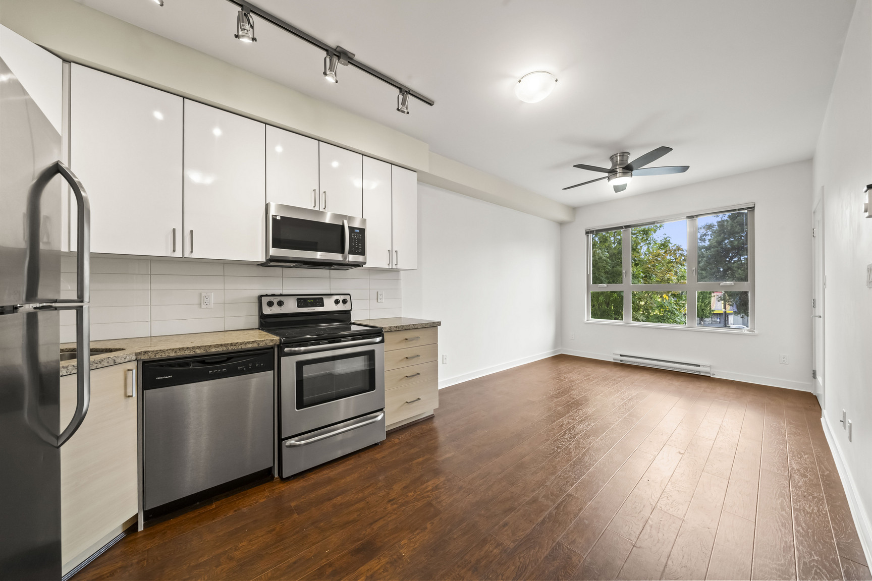 3688 Inverness St - Photo 2