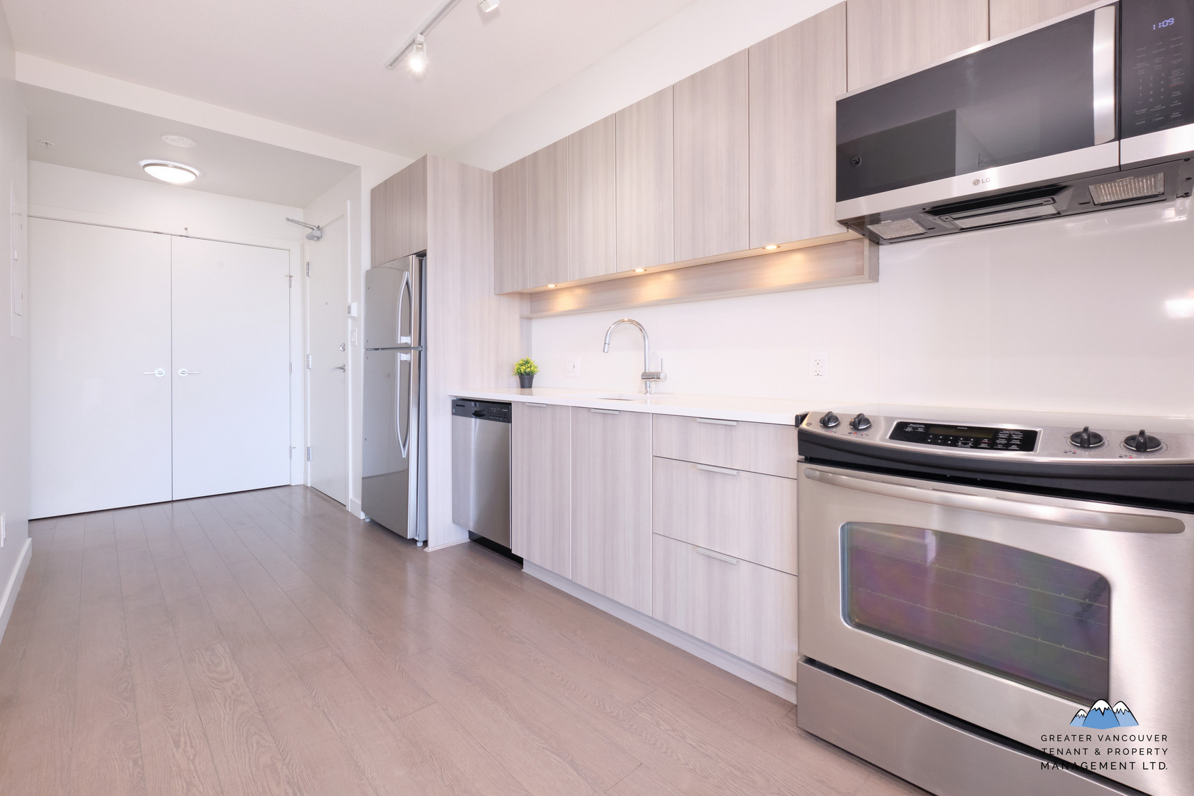 13308 Central Avenue, Surrey - Photo 2