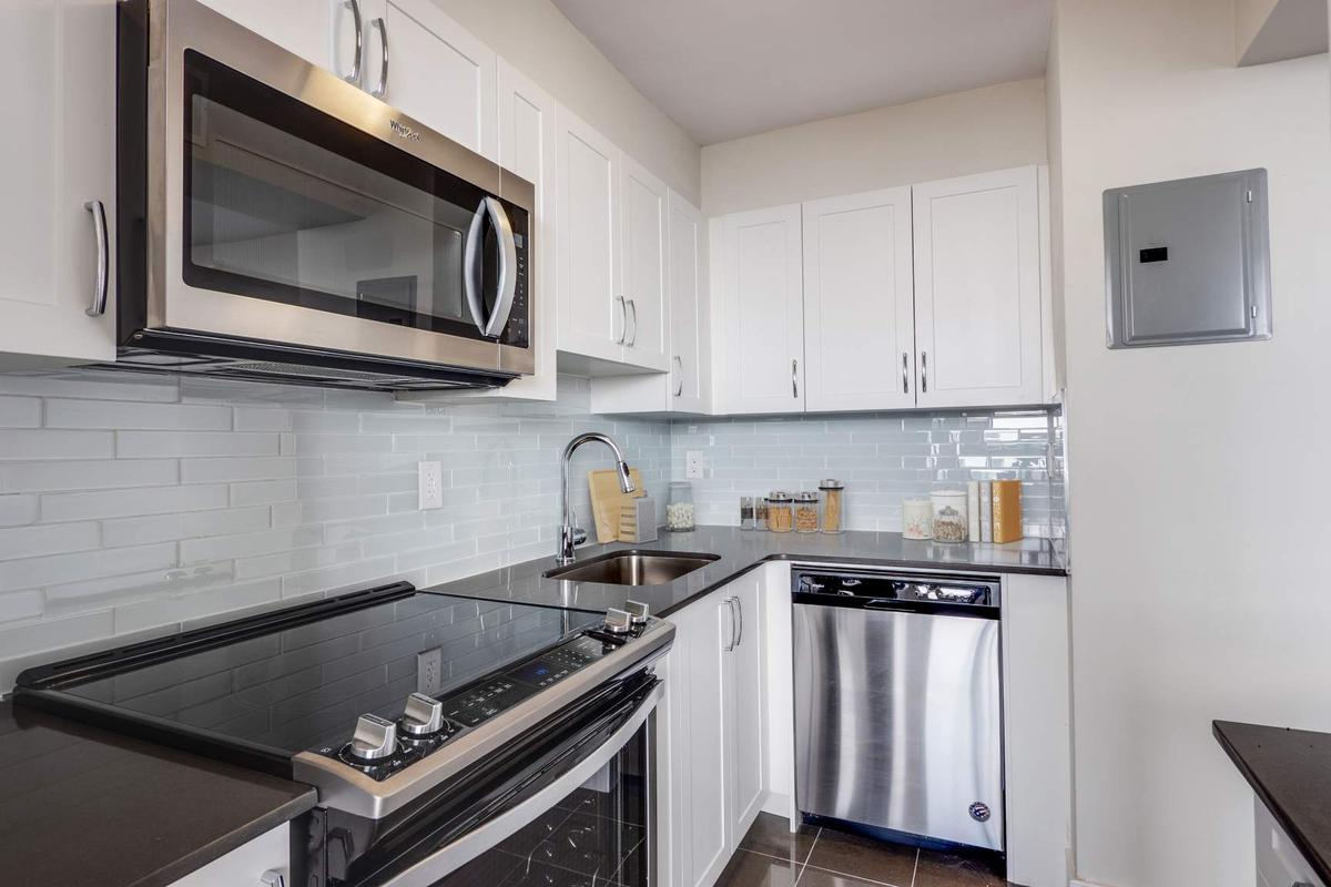2892 St. Clair Ave. E - Photo 4