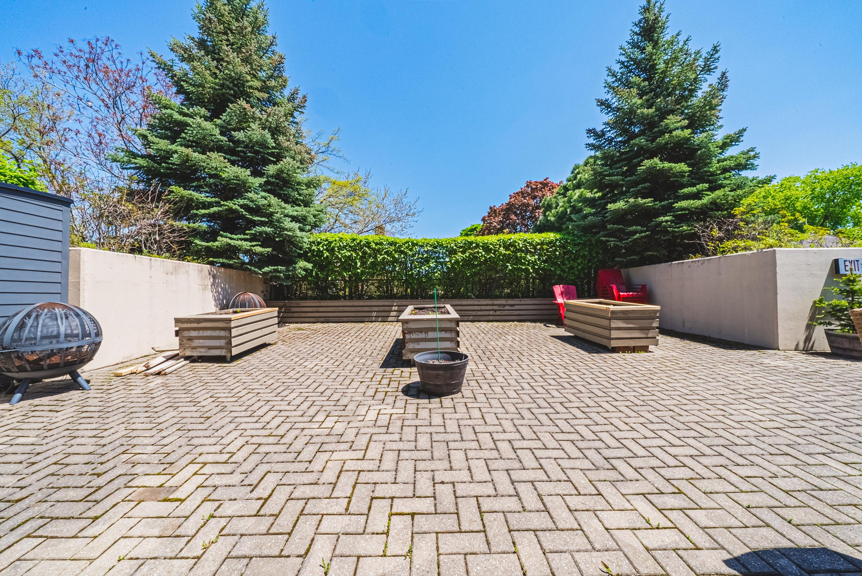 1425 Bayview Ave.