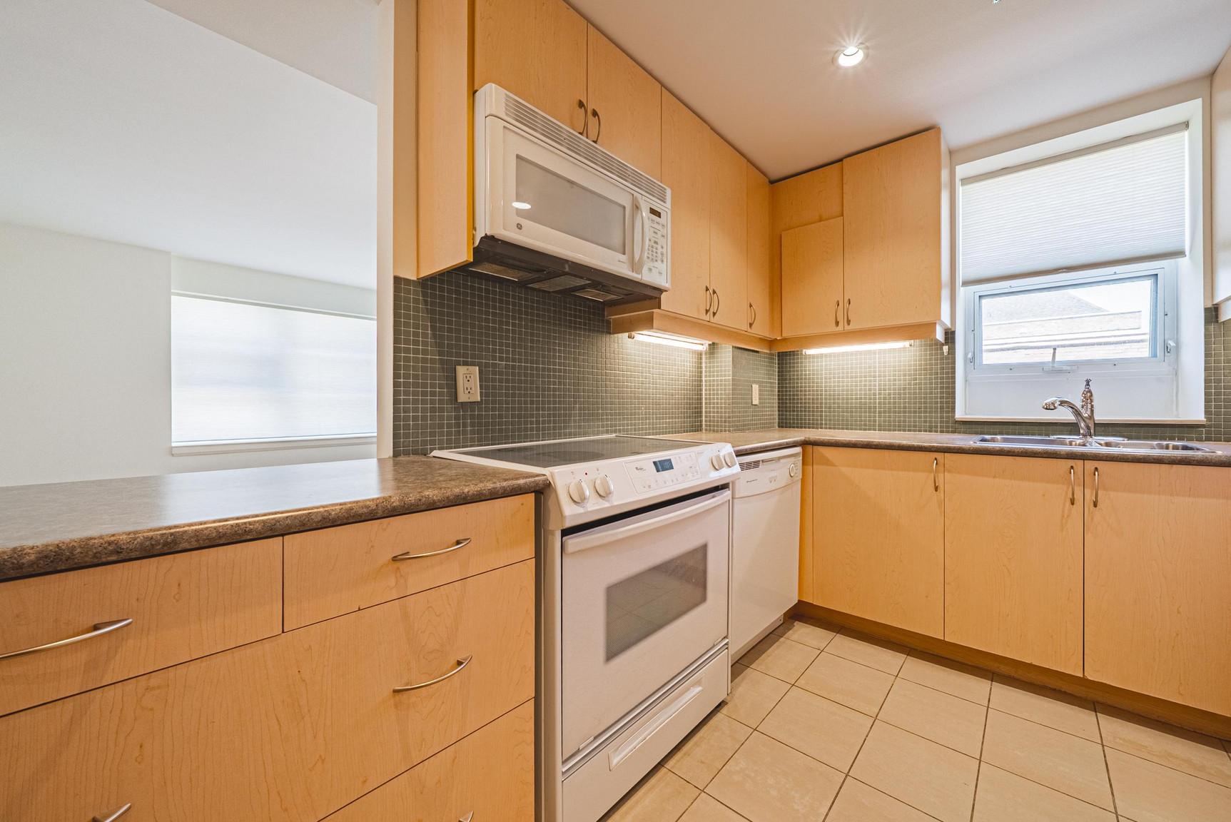 1425 Bayview Ave.