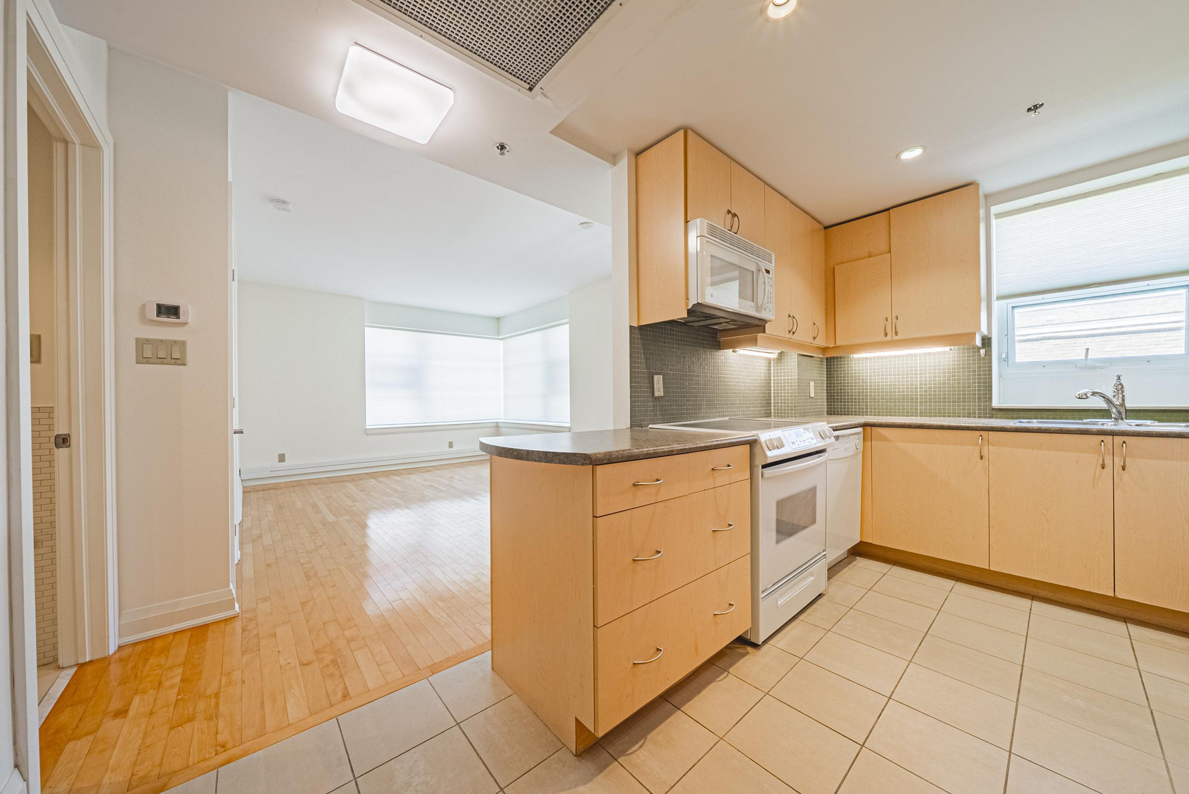 1425 Bayview Ave.