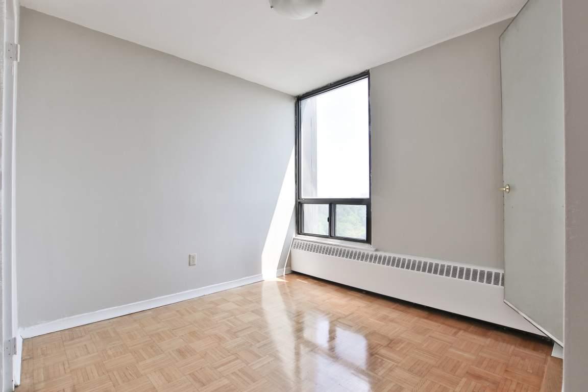 Apartments for rent Valley Woods & York Mills Rd. Greenwin