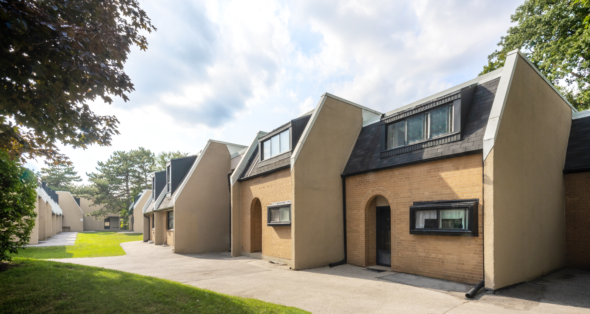 47-53 Valley Woods Road, North York, ON M3A 2R5 — photo 1