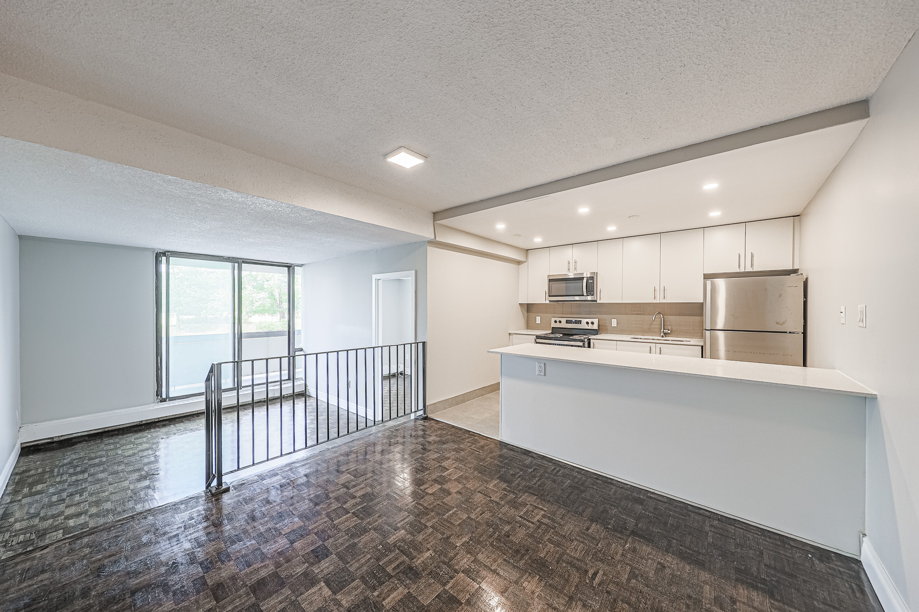 25 San Romanoway, Toronto, ON M3N 2Z1 — photo 3