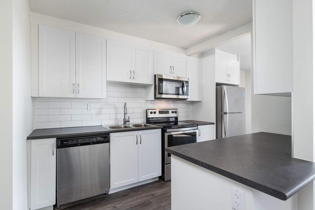 19-21 Dalegrove Drive, Kitchener, ON N2M 5H4 — photo 1