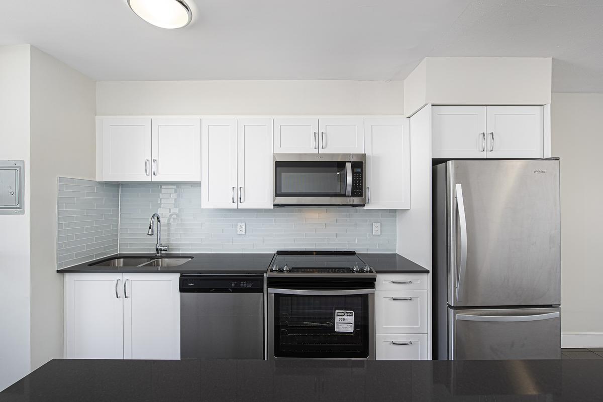 1980 Fowler Dr, Mississauga, ON L5K 1B6 — photo 1