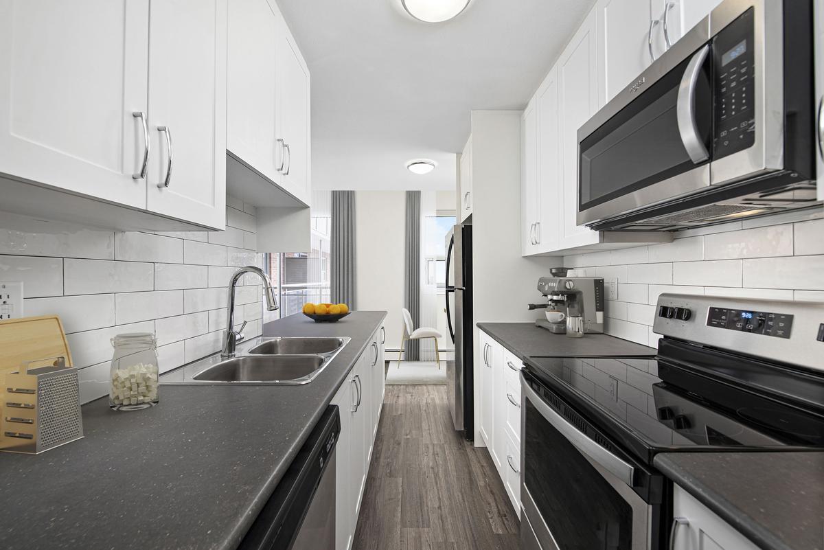 36 River Road East, Kitchener, ON N2B 2G2 — photo 1