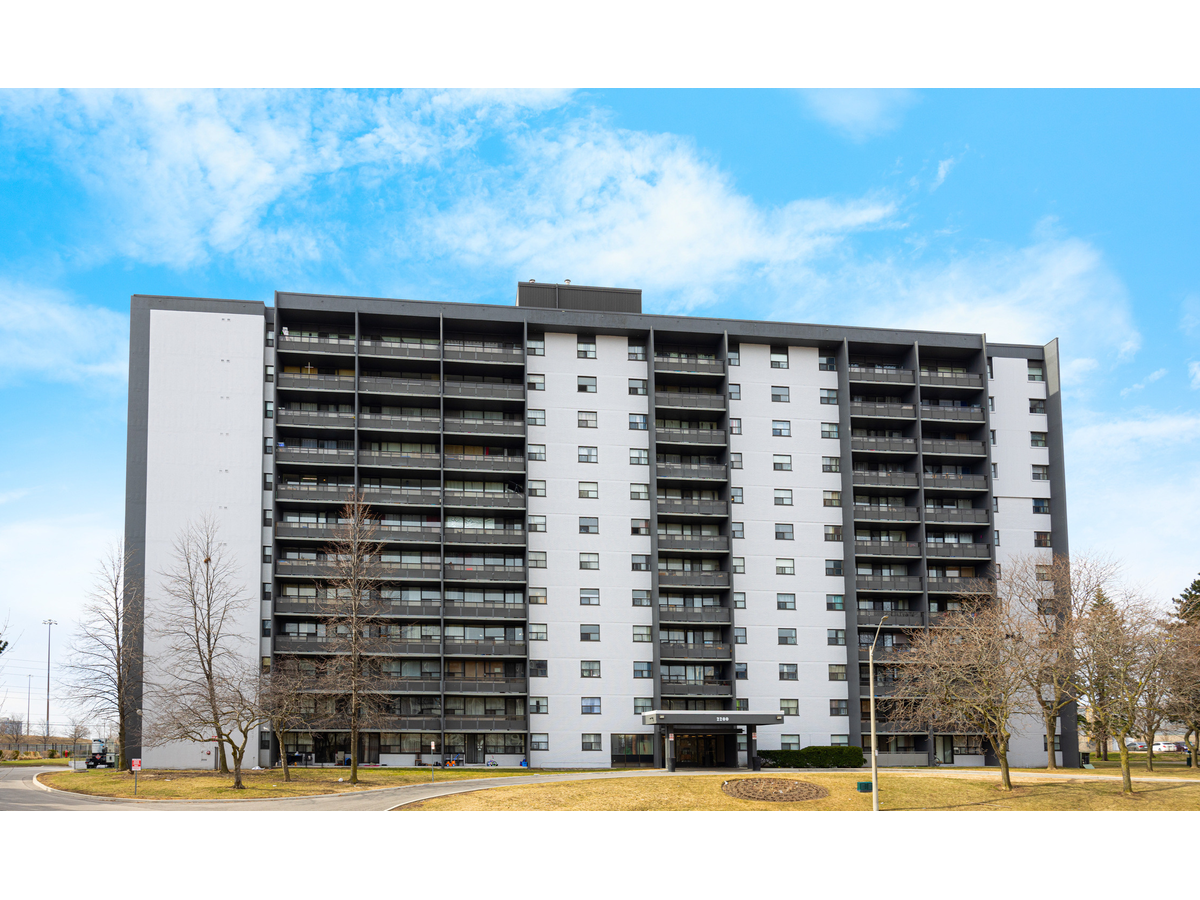 2200 Roche Court, Mississauga, ON L5K 3Z6 — photo 1