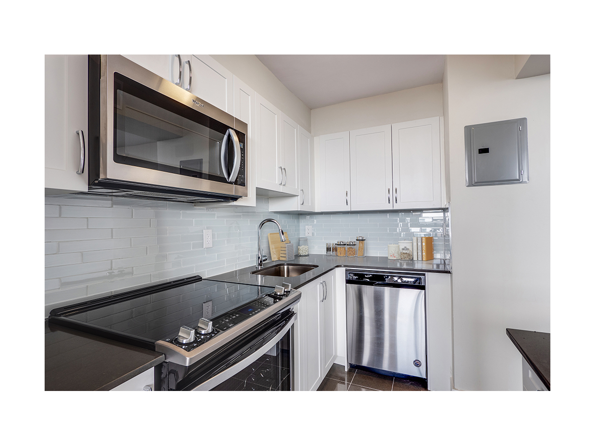 35 Mowat Boulevard, Kitchener, ON N2E 1J1 — photo 1