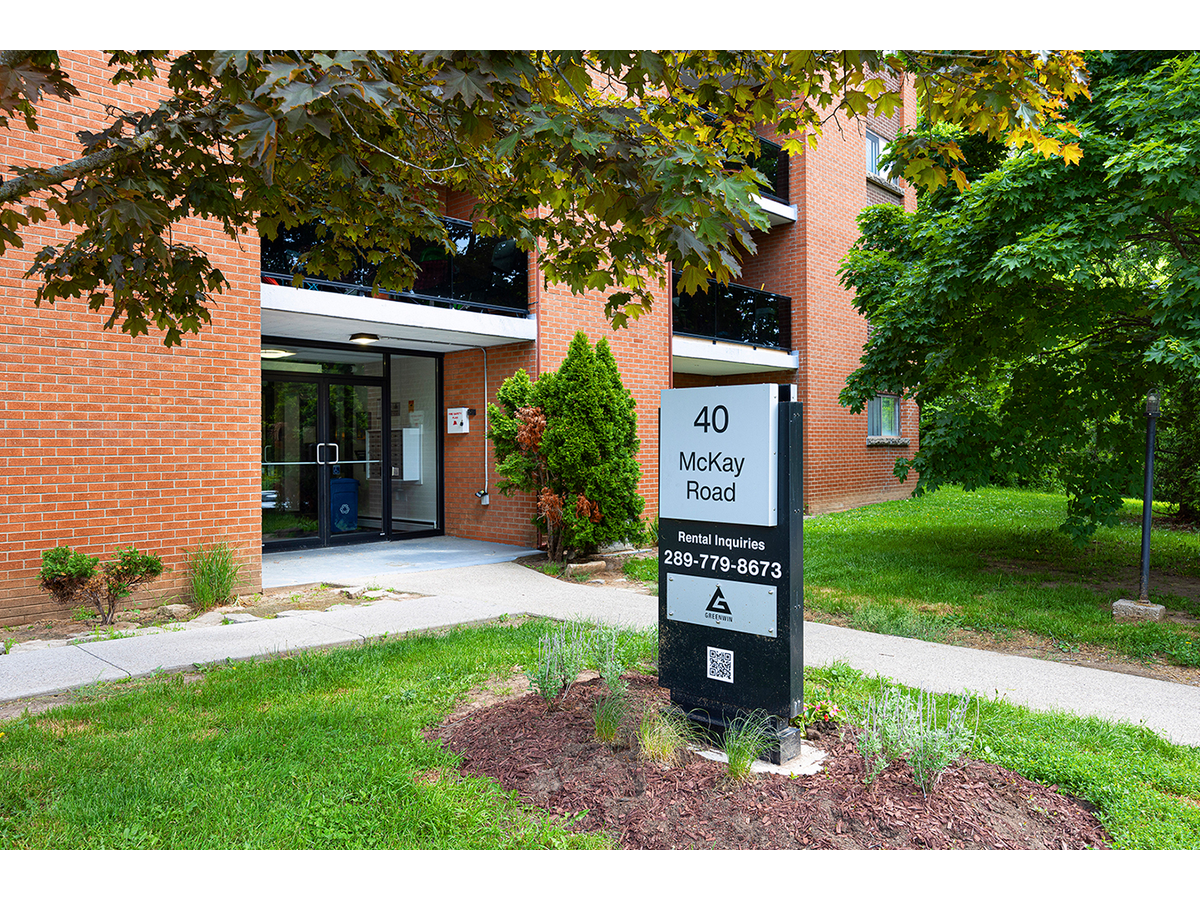40 McKay Rd, Dundas, ON L9H 1H7 — photo 1