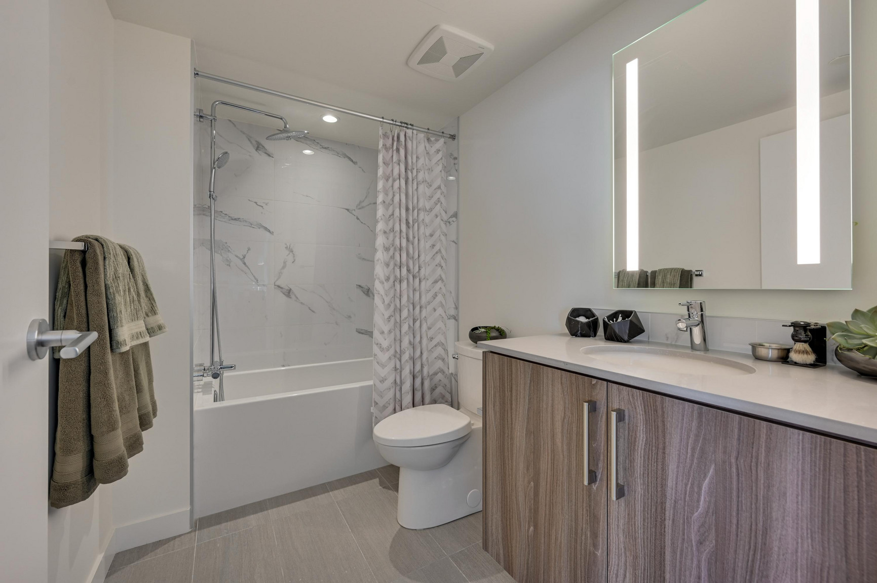 SKY Residences - Photo 7