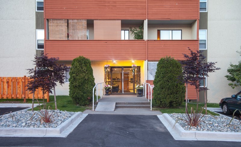 Country Club Manor - Photo 5