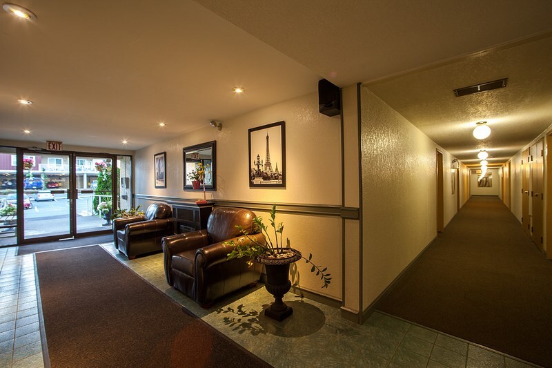 Country Club Manor - Photo 4