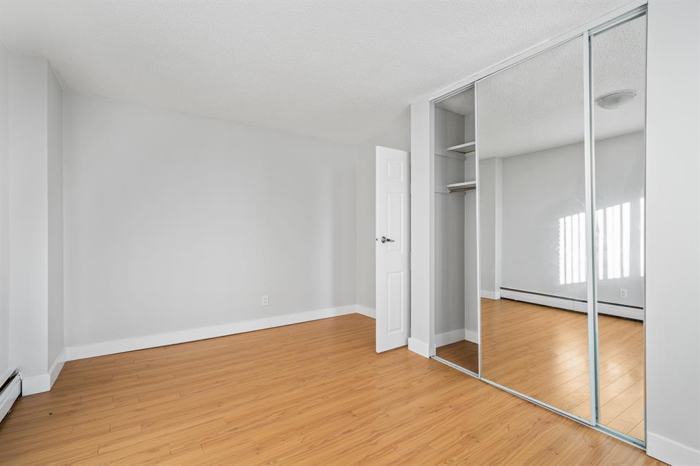 Park Royal Apartments - Photo 3
