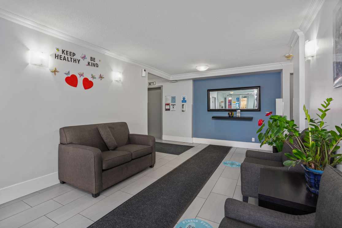 Park Royal Apartments - Photo 11