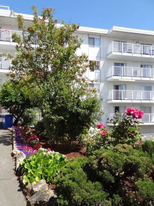 Royal Esquimalt Apartments