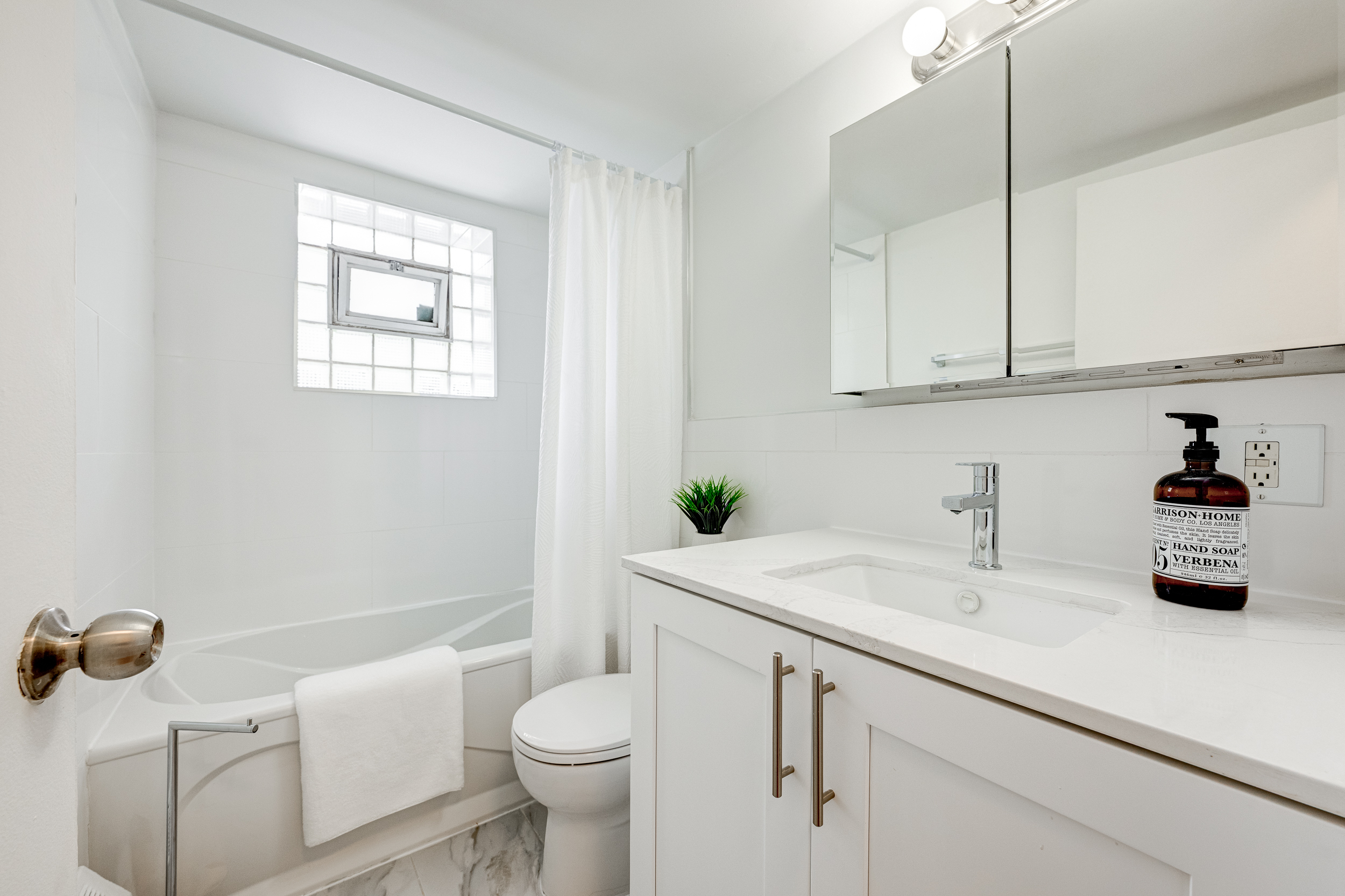 390 Boulevard Cote Vertu Ouest — photo 3