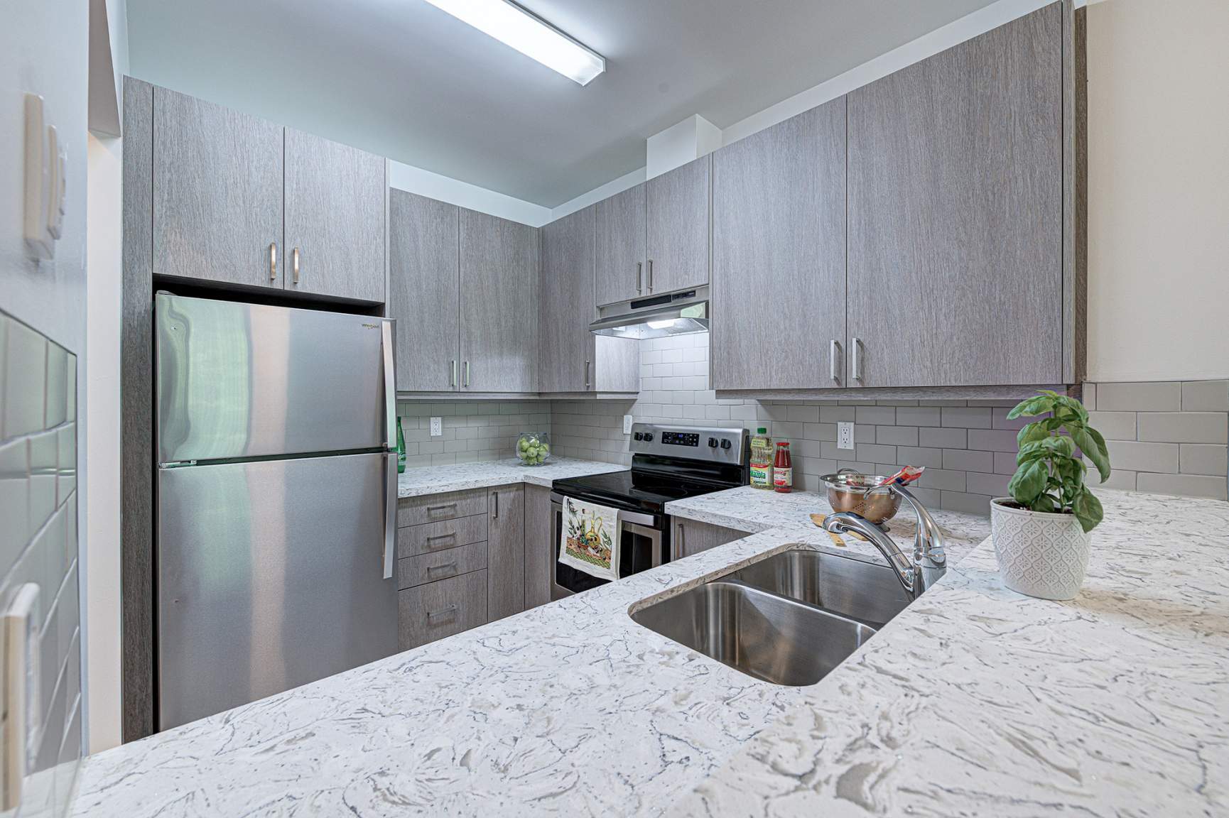 Holly Square Apartments - Photo 5
