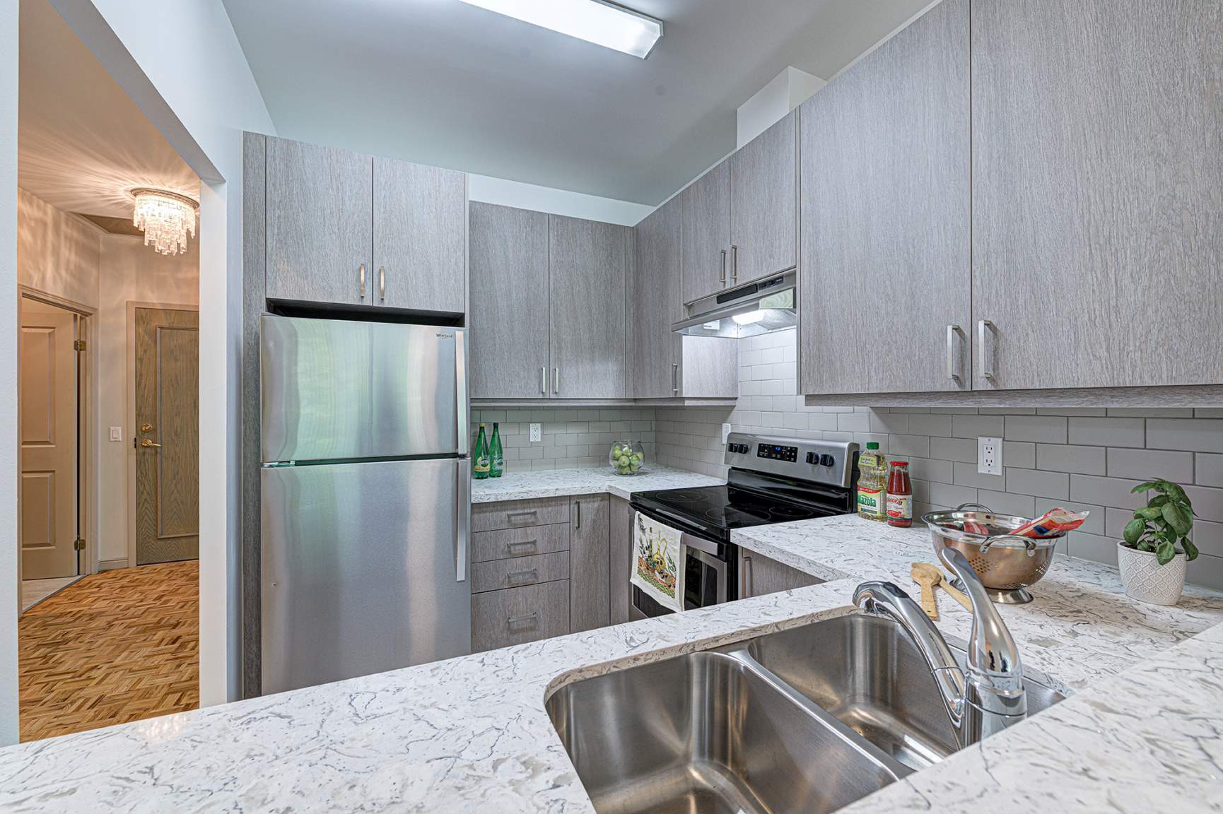 Holly Square Apartments - Photo 8