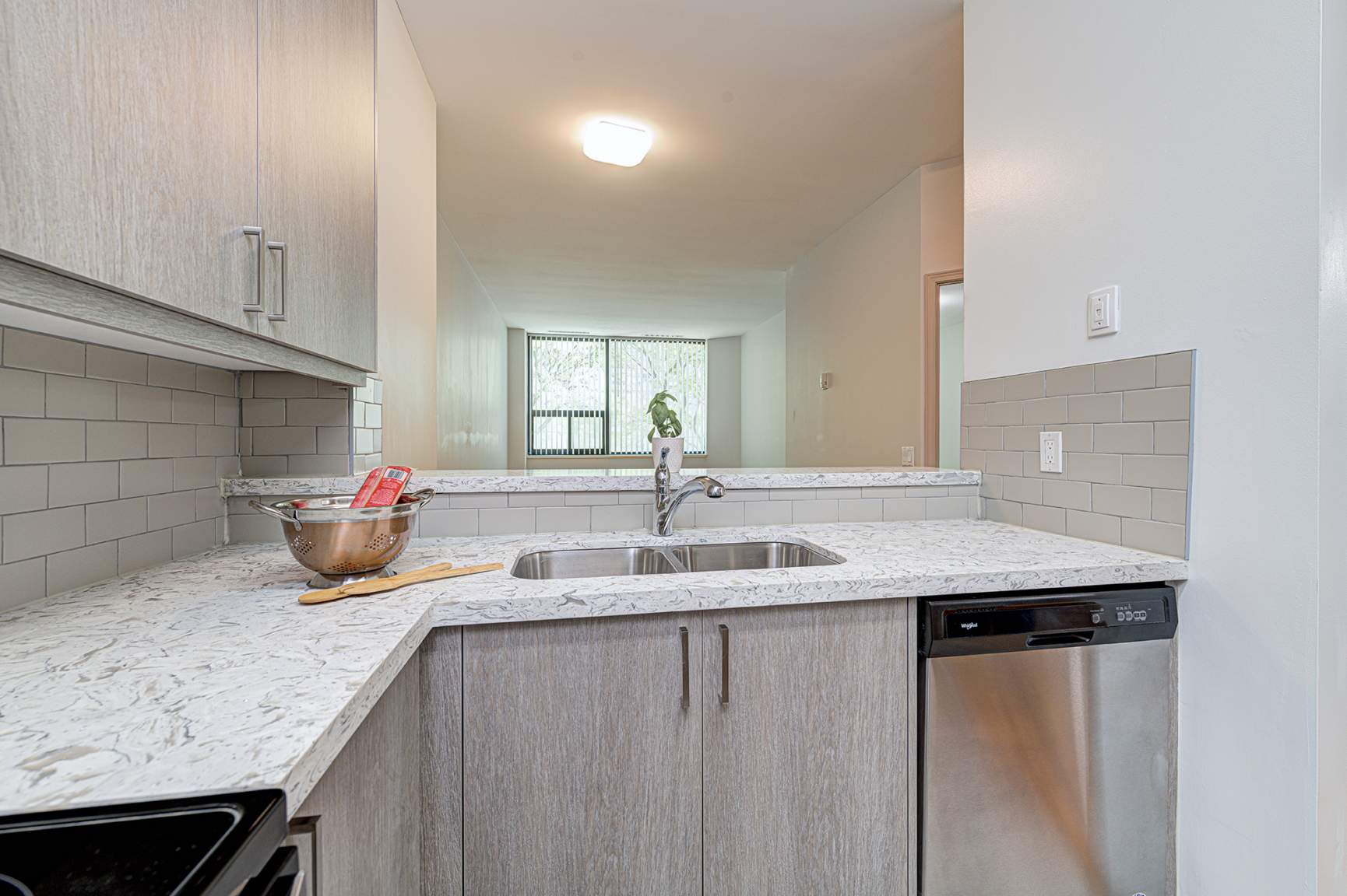Holly Square Apartments - Photo 21