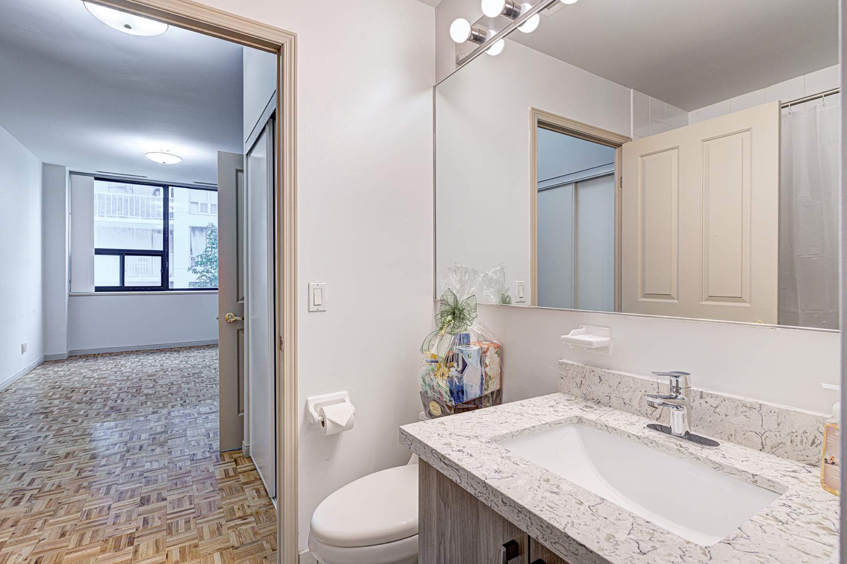 Holly Square Apartments - Photo 14