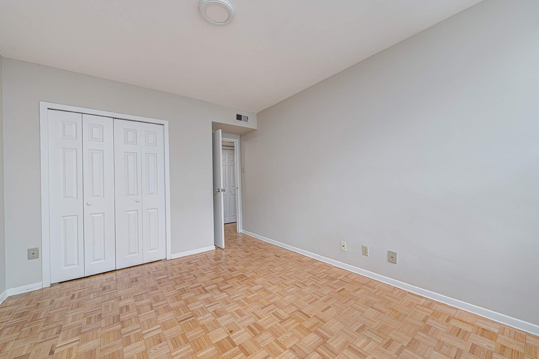 Holly Square Apartments - Photo 7