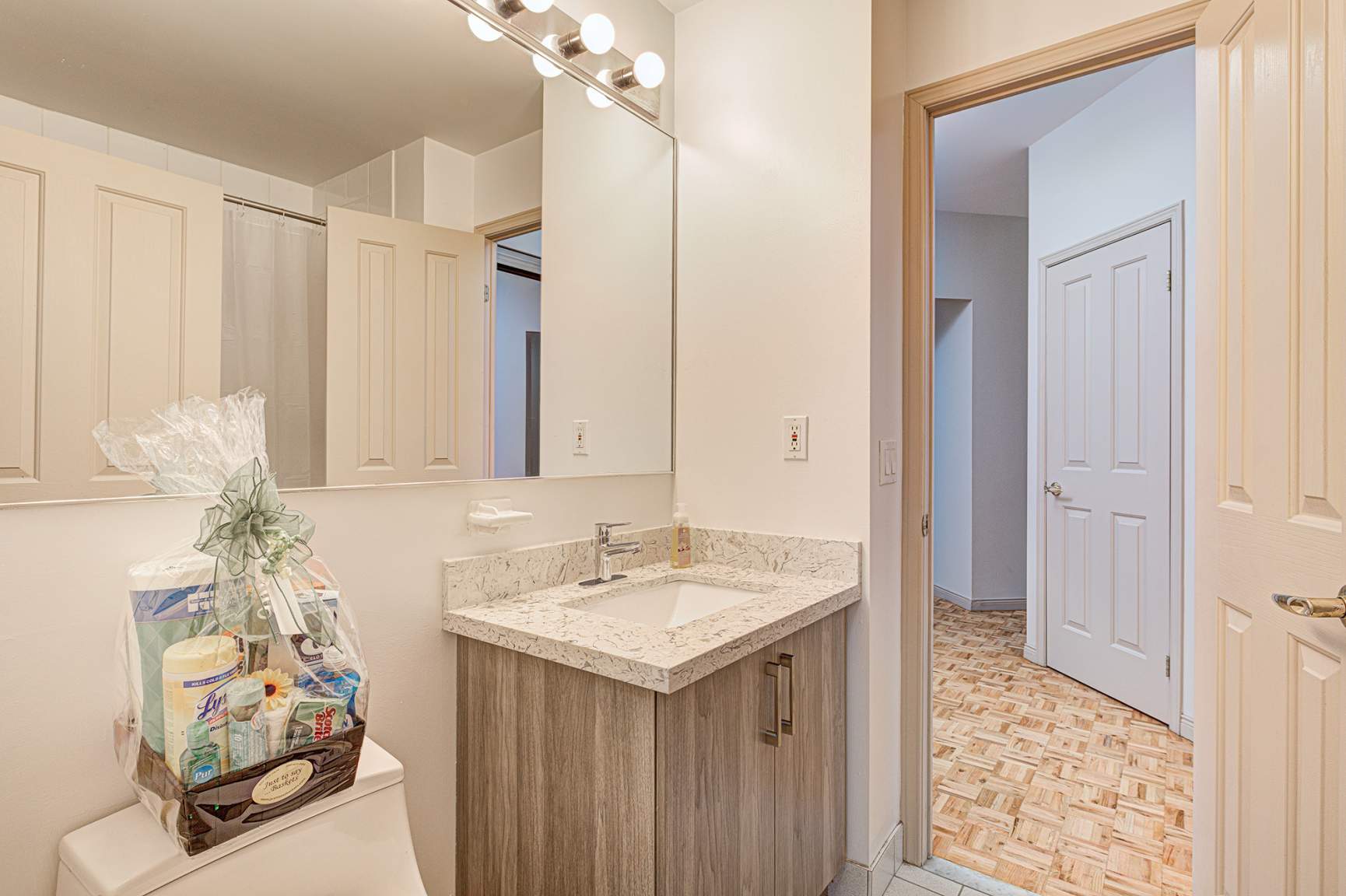 Holly Square Apartments - Photo 12