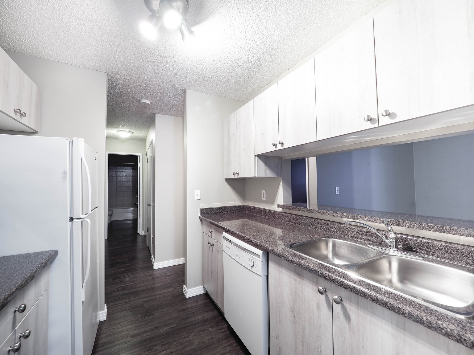 Pineridge Apartments - Photo 3