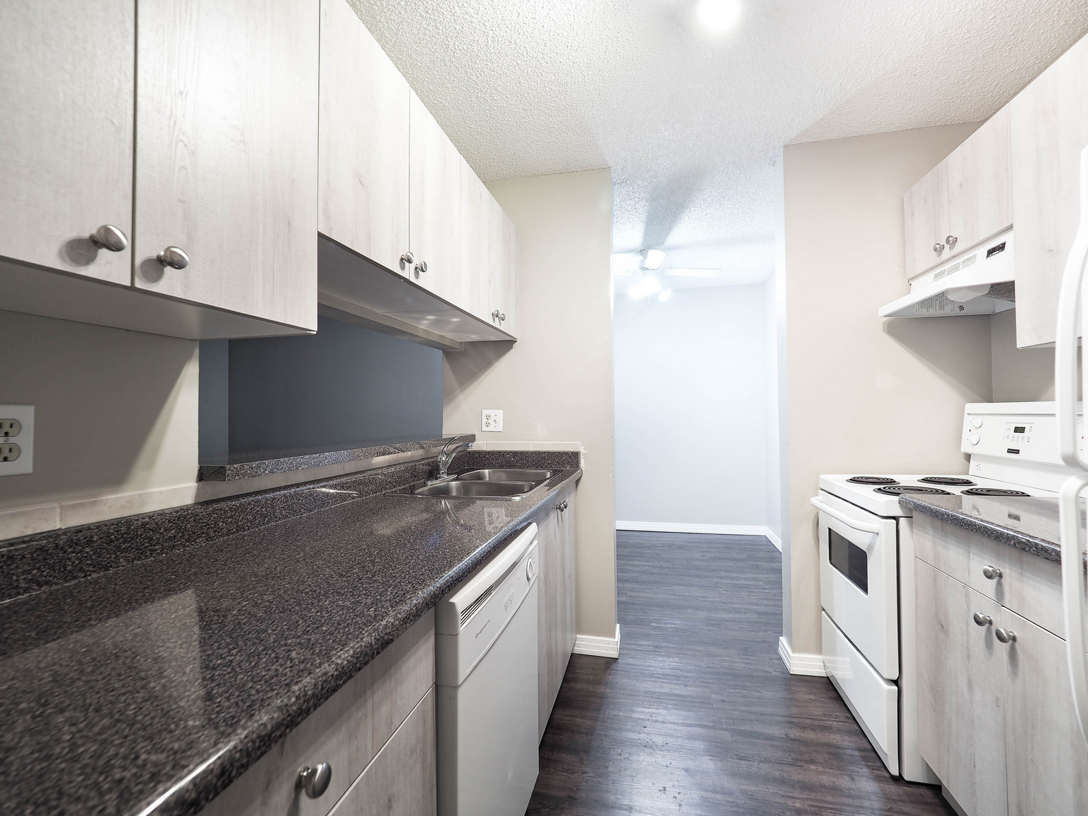 Pineridge Apartments - Photo 4