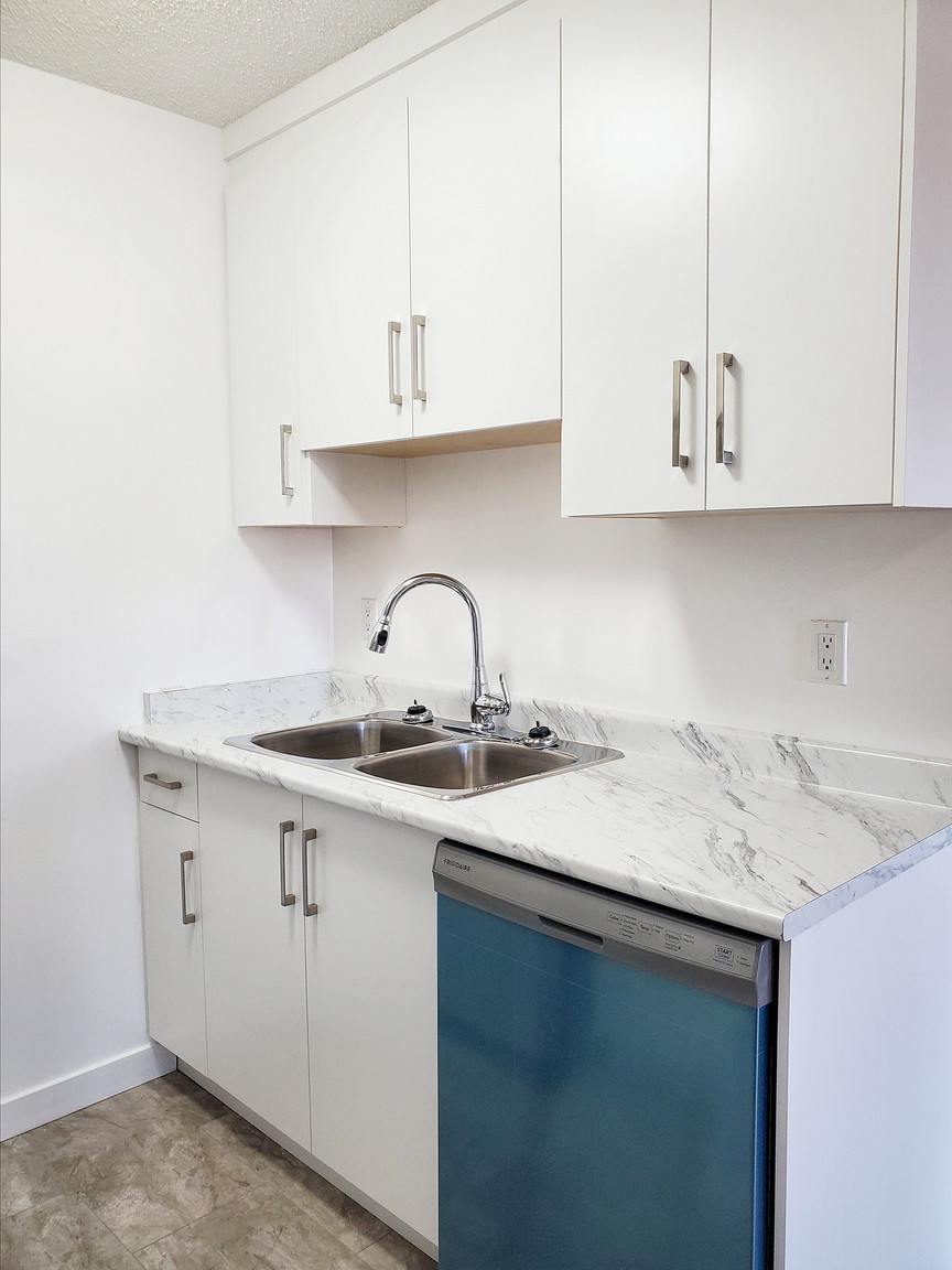 Tiffany Place - Photo 15