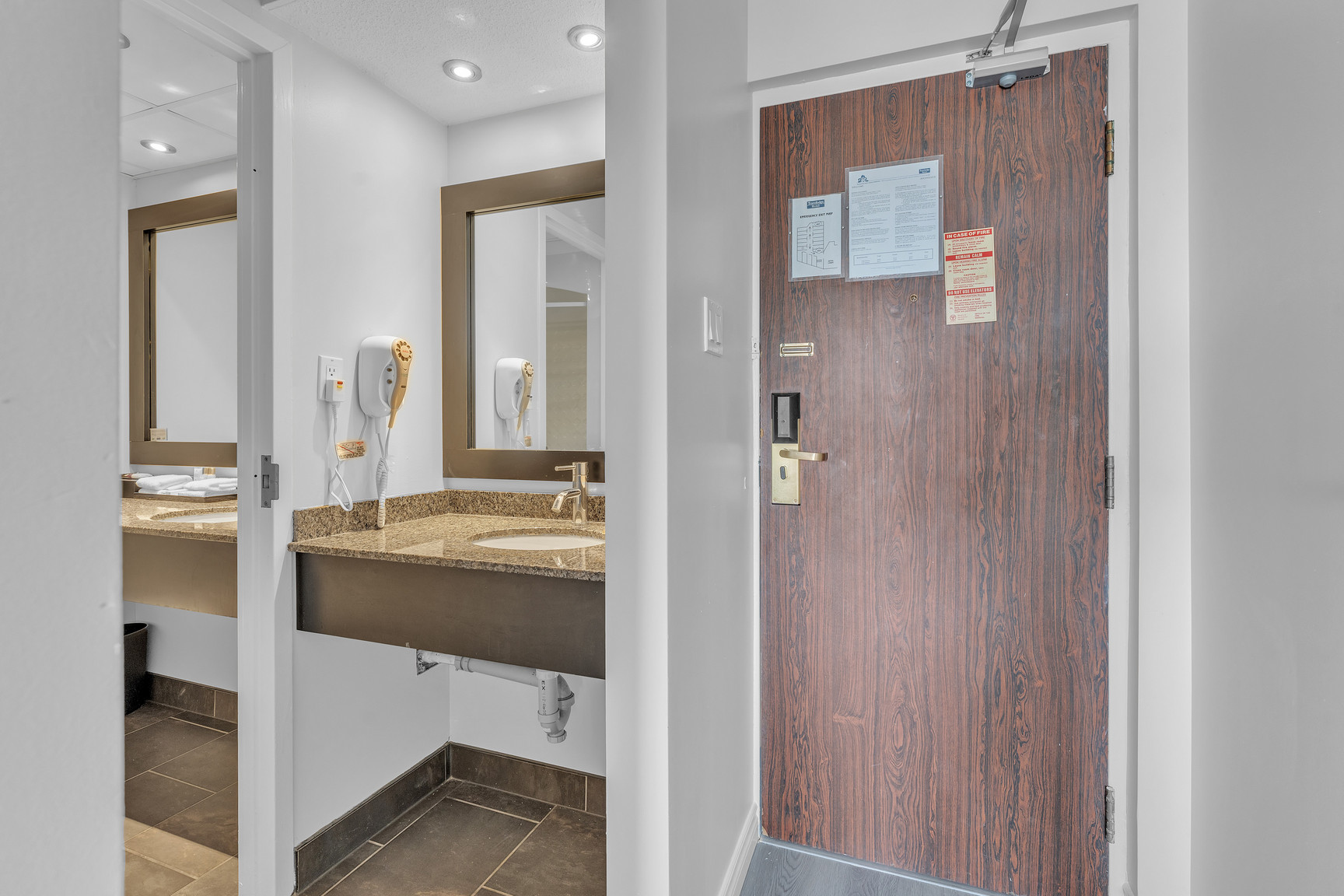Kingston Crest Residence - Photo 6