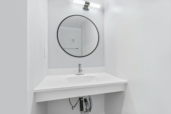 Kingston Crest Residence - Photo 18