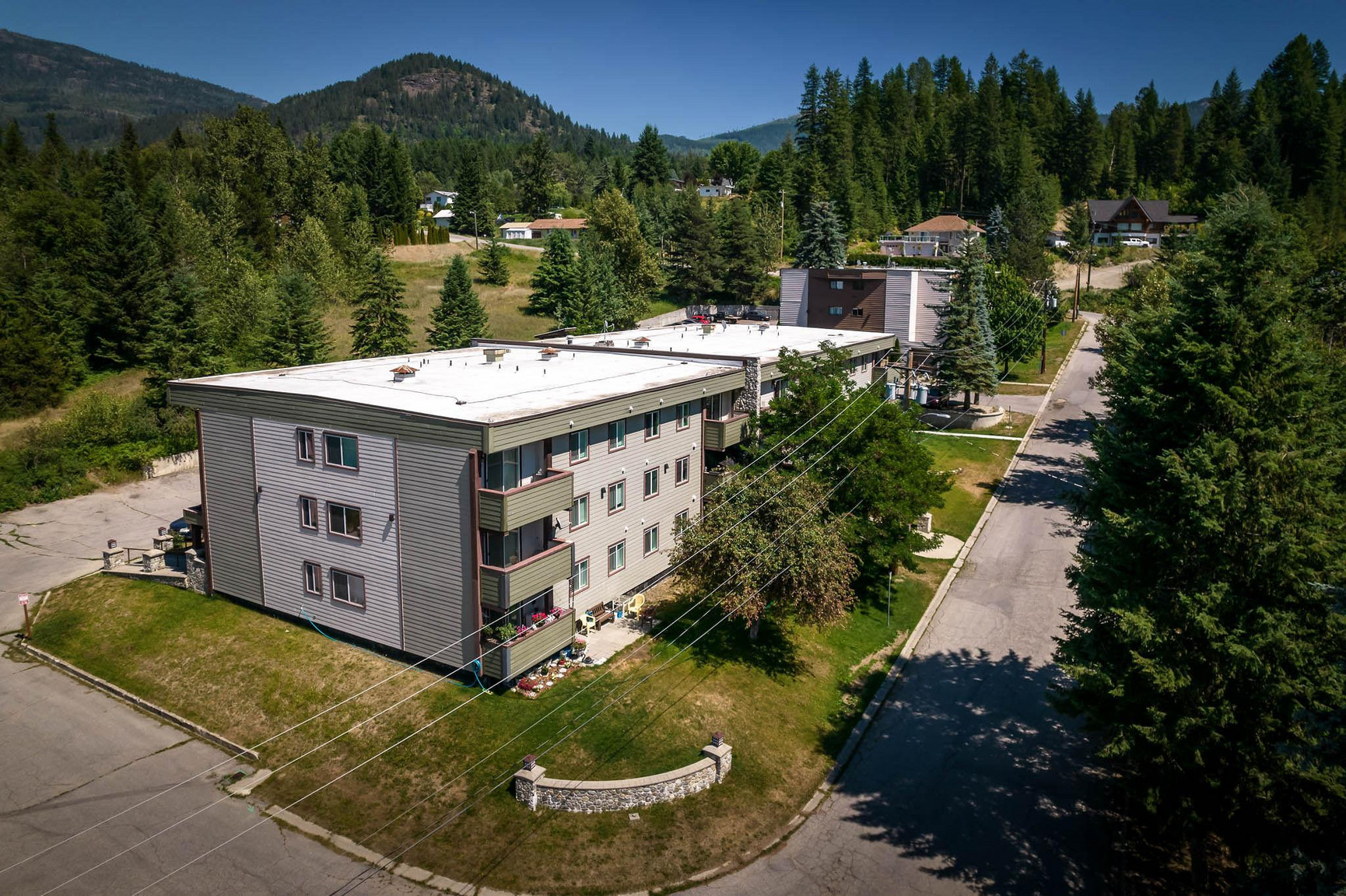 Redwood Apartments 124 Highliving Properties Ltd.