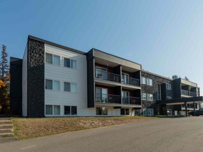Summit Apartment