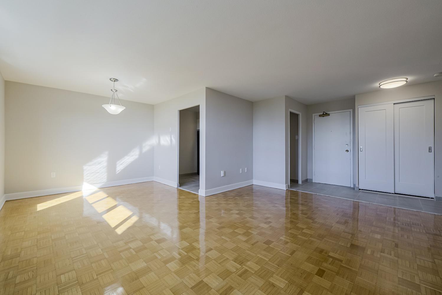 Burlington Apartments for Rent at Lakeshore Road and Nelson Ave Homestead