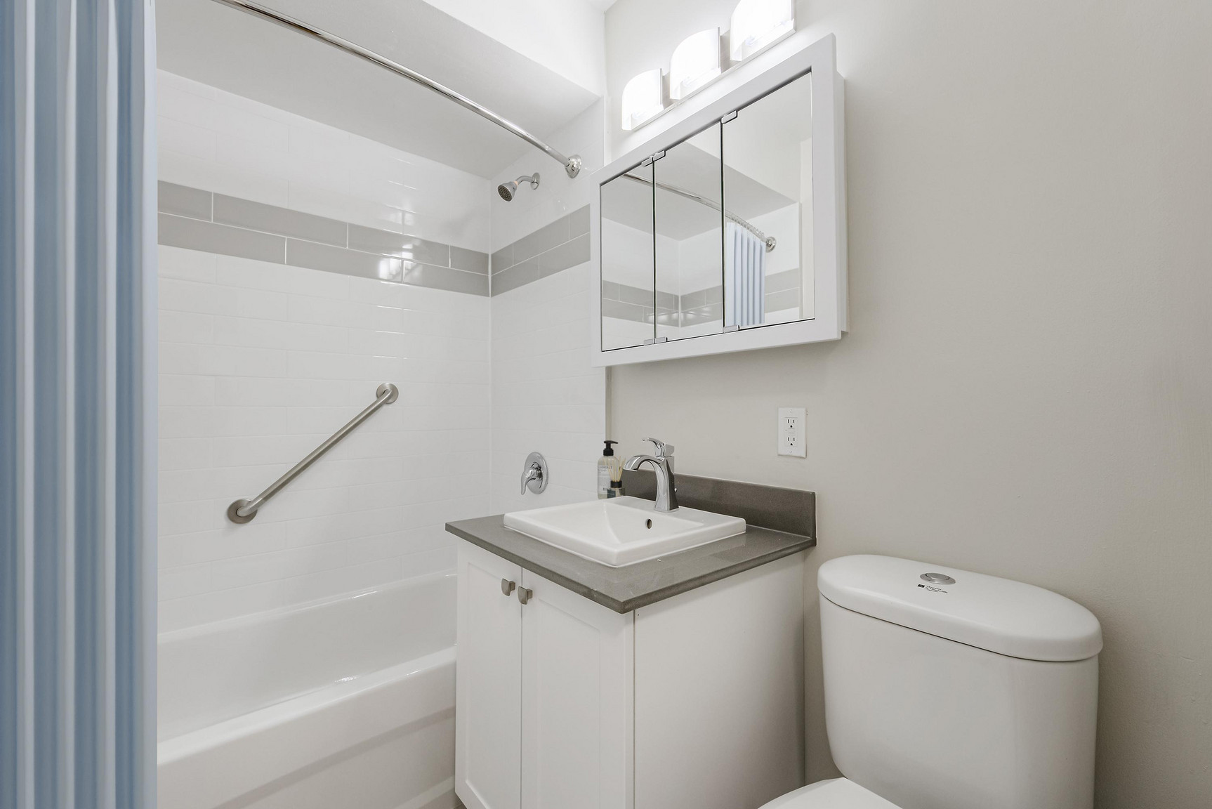 Lakewood Apartments II - Photo 4