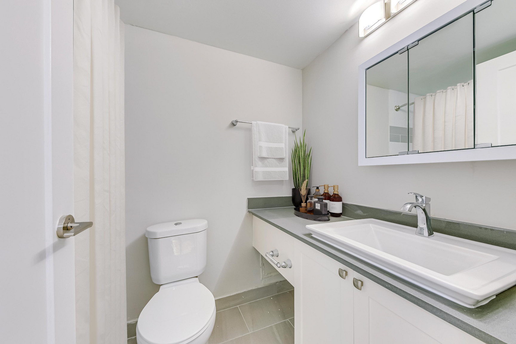 Premier Court Apartments - Photo 4