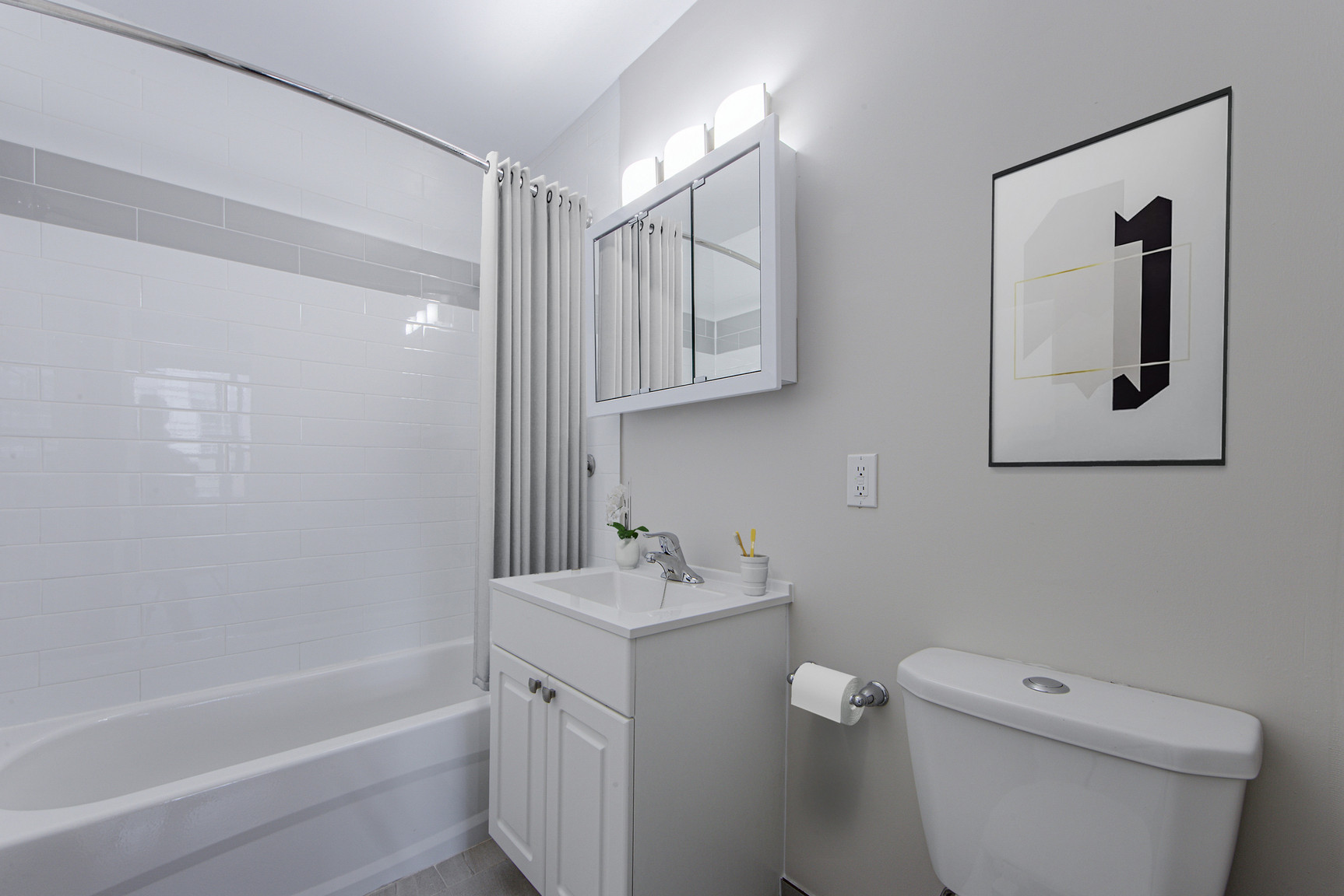 Upper Canada Apartments 165 - Photo 4
