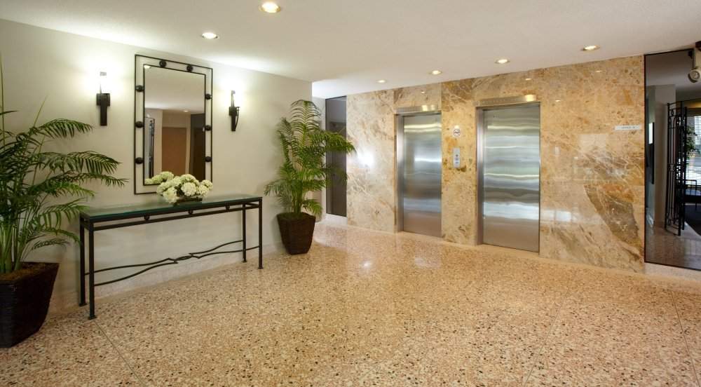 Royale Apartments - Photo 4