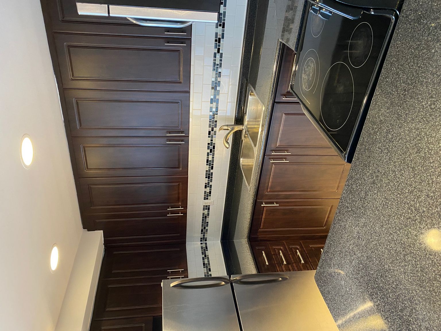 Royale Apartments - Photo 2