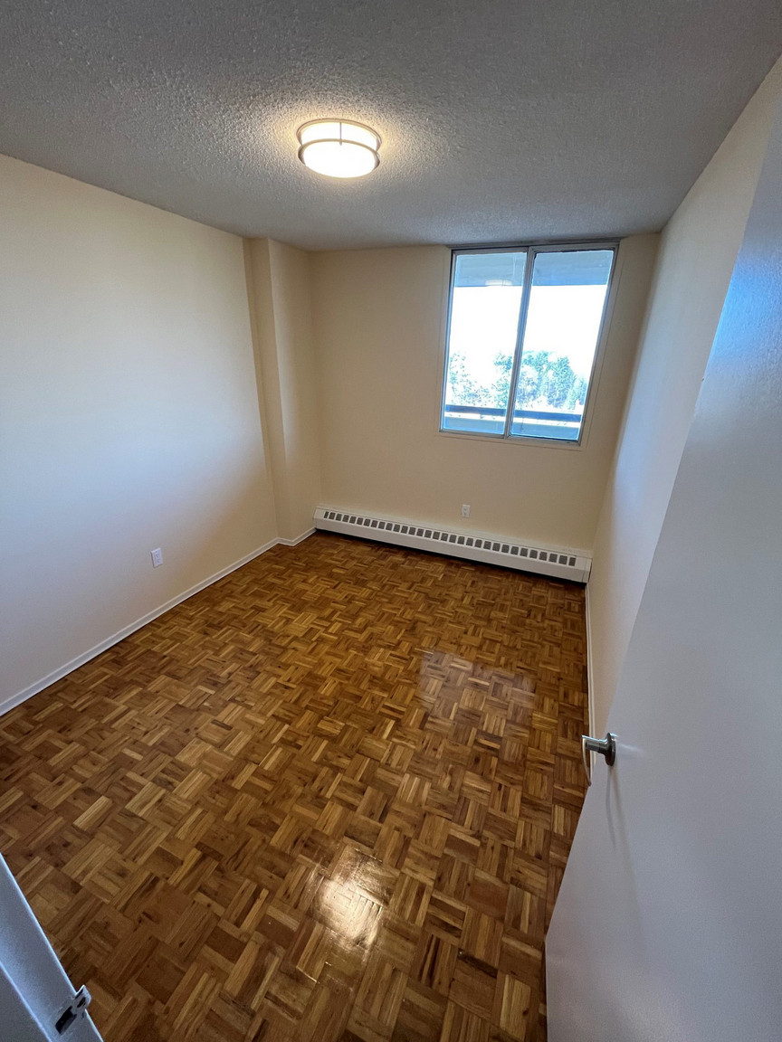 625 Finch Avenue West - Photo 8