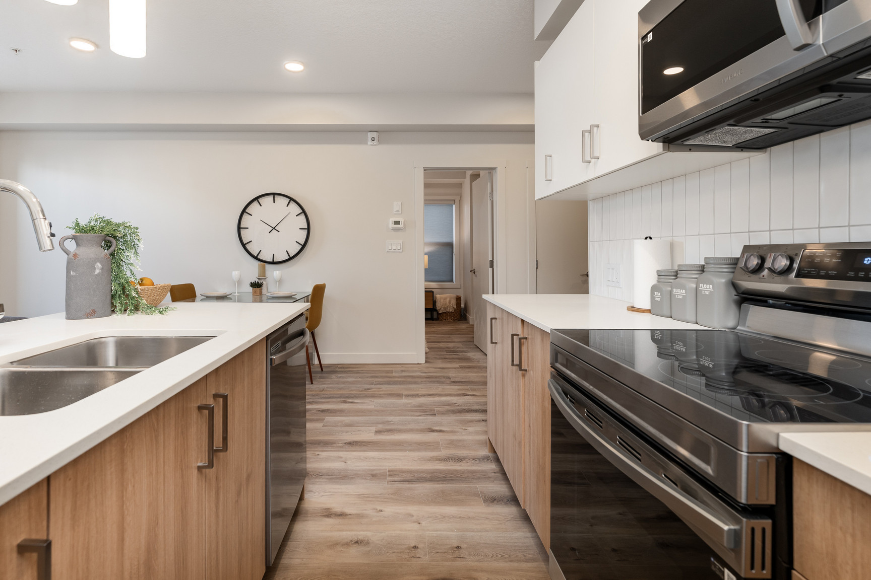 49 West - Photo 4