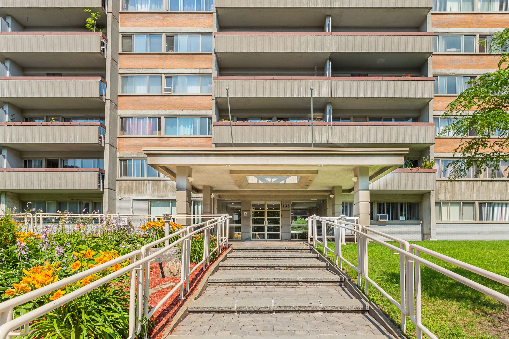 135 Place Côte-Vertu - Photo 4