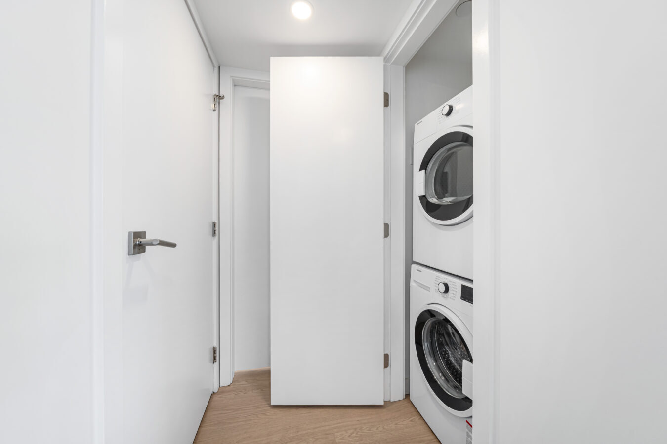 Zephyr Apartments - Photo 18